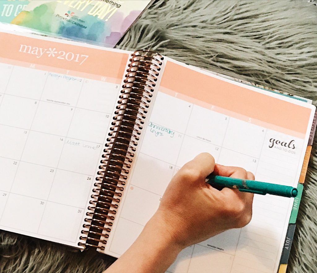 how to organize your life, how to stay productive, tips for productivity, mom hacks, busy mom tips, organization tips, life planner, erin condoner , best planners to buy
