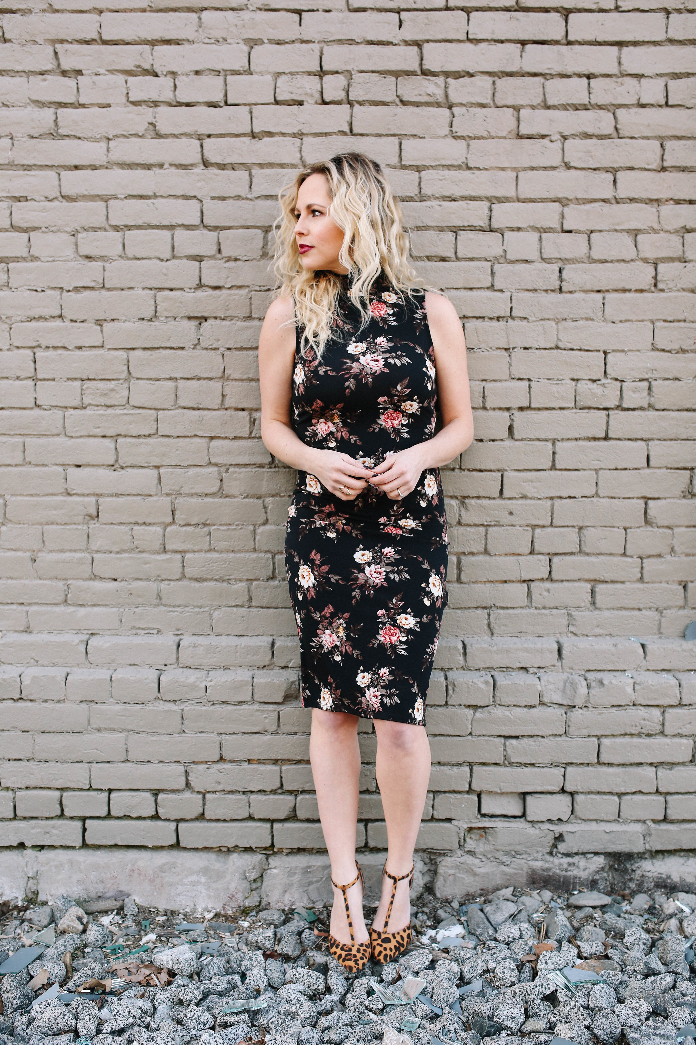Floral dress, spring looks, date night outfits, crimpy hair, wavy hair, 3 barrel curling iron, wavy hair, how to get wavy hair