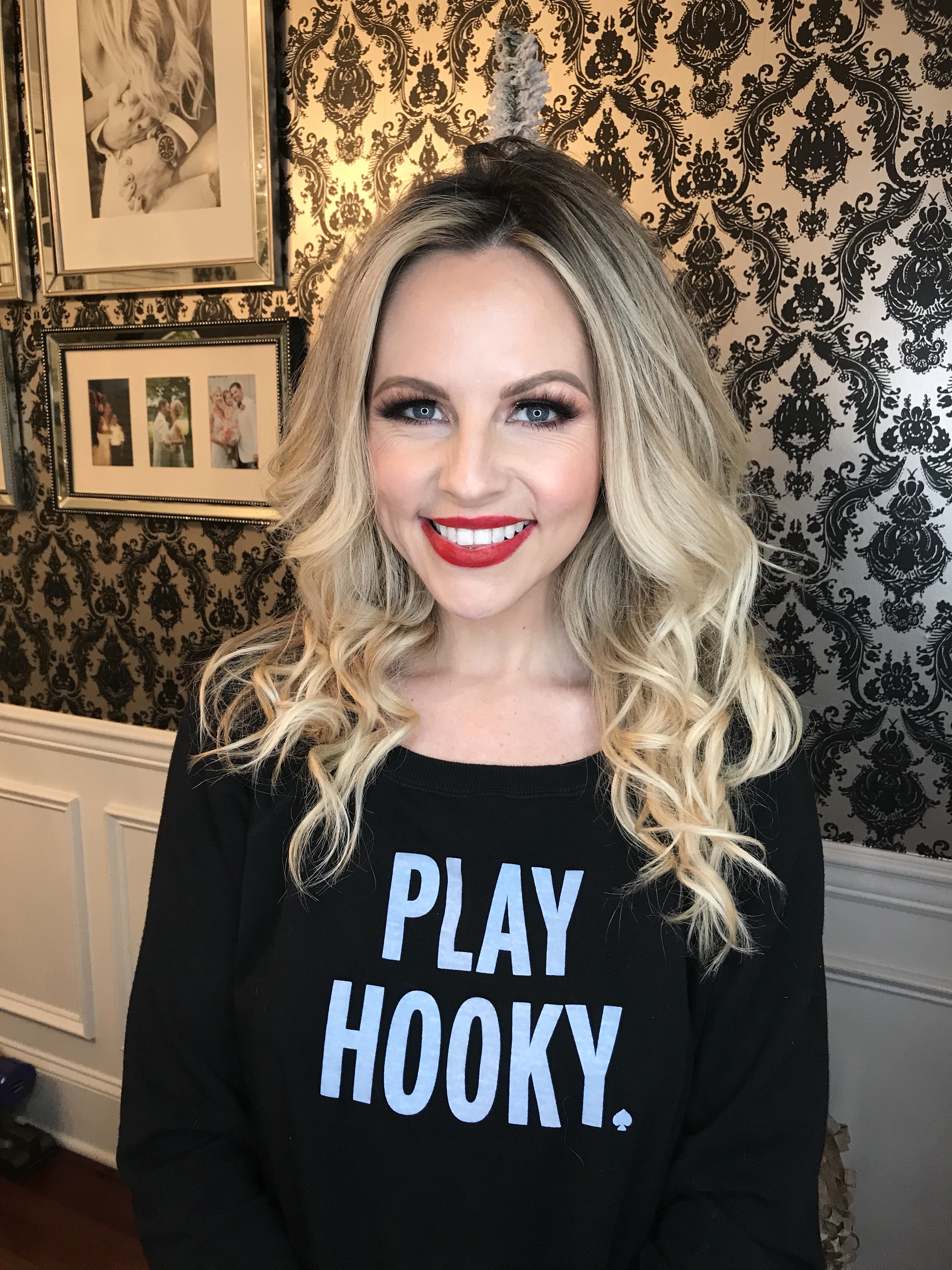 HOLIDAY MAKEUP LOOK || GOLD EYE WITH RED OR NUDE LIP by Nashville style blogger Nashville Wifestyles