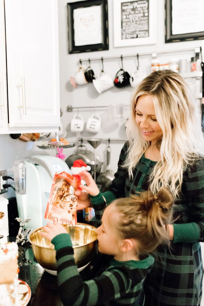 FAMILY HOLIDAY TRADITIONS TO START WITH YOUR KIDS featured by top Nashville life and style blog, Nashville Wifestyles