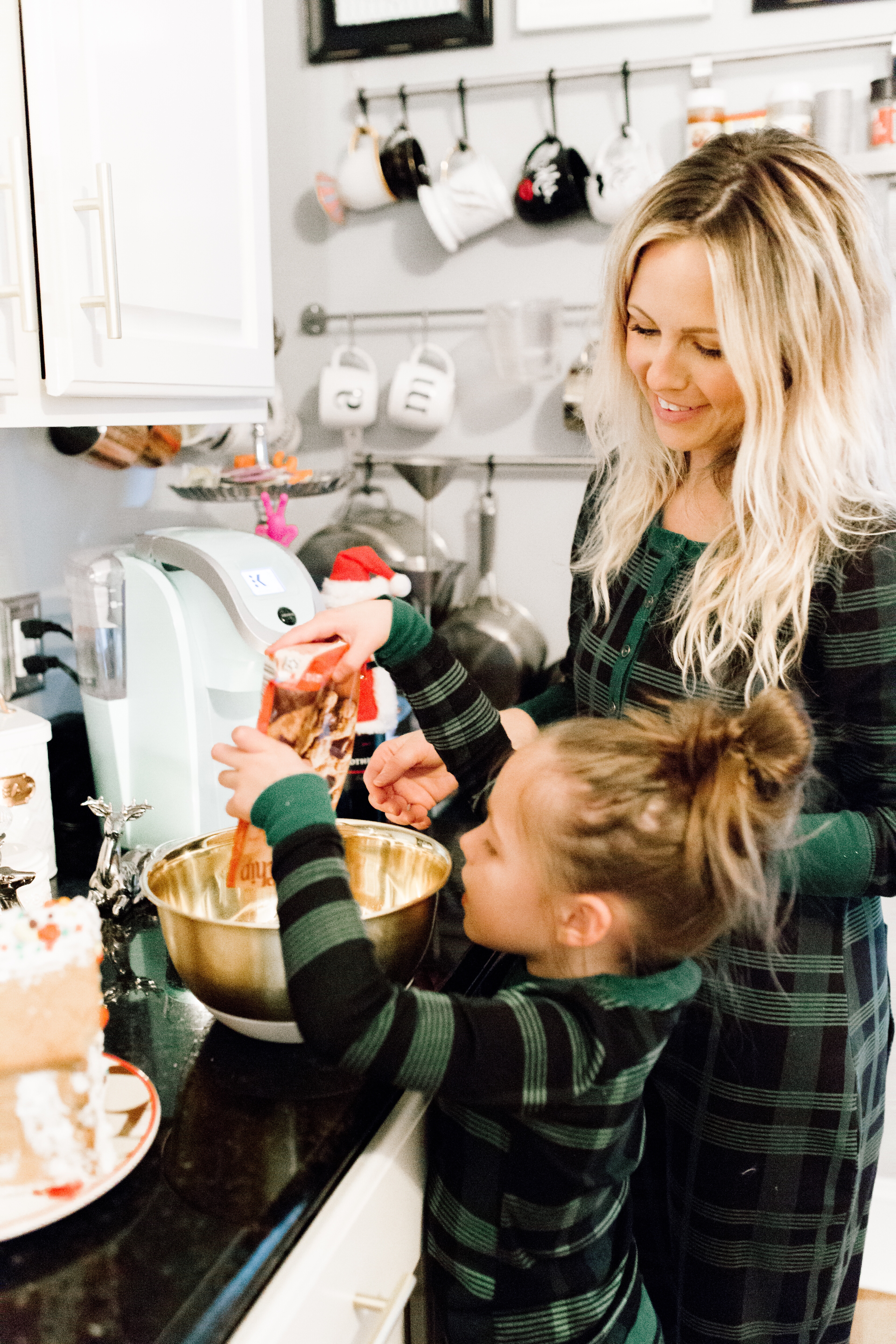 FAMILY HOLIDAY TRADITIONS TO START WITH YOUR KIDS featured by top Nashville life and style blog, Nashville Wifestyles