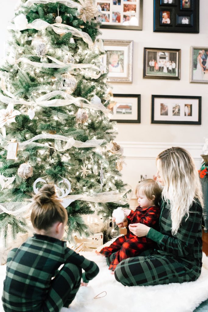 FAMILY CHRISTMAS TRADITIONS TO START WITH YOUR KIDS by Nashville mom blogger Nashville Wifestyles