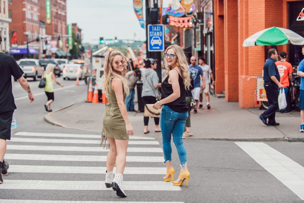 GUIDE TO NASHVILLE: BROADWAY || LINK UP WITH HUNTER PREMO featured by popular Nashville blogger, Nashville Wifestyles | Nashville Wifestyles; WHERE DO I GO IN NASHVILLE? WHAT SHOULD I DO? The land of never ending cowboy boots and hats. Nashville is a top bridal and bachelor party destination now. You've had a fun night out on Broadway in Nashville. Some will say that a trip to Nashville is never complete without visiting the tried and true honky-tonk saloons along downtown Broadway. I prefer these bars on a weekday to truly experience them. Click to read the locals guide to Lower Broadway now. #Nashville