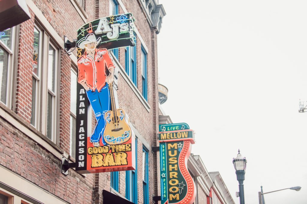GUIDE TO NASHVILLE: BROADWAY || LINK UP WITH HUNTER PREMO featured by popular Nashville blogger, Nashville Wifestyles Nashville Wifestyles; WHERE DO I GO IN NASHVILLE? WHAT SHOULD I DO? The land of never ending cowboy boots and hats. Nashville is a top bridal and bachelor party destination now. You've had a fun night out on Broadway in Nashville. Some will say that a trip to Nashville is never complete without visiting the tried and true honky-tonk saloons along downtown Broadway. I prefer these bars on a weekday to truly experience them. Click to read the locals guide to Lower Broadway now. #Nashville