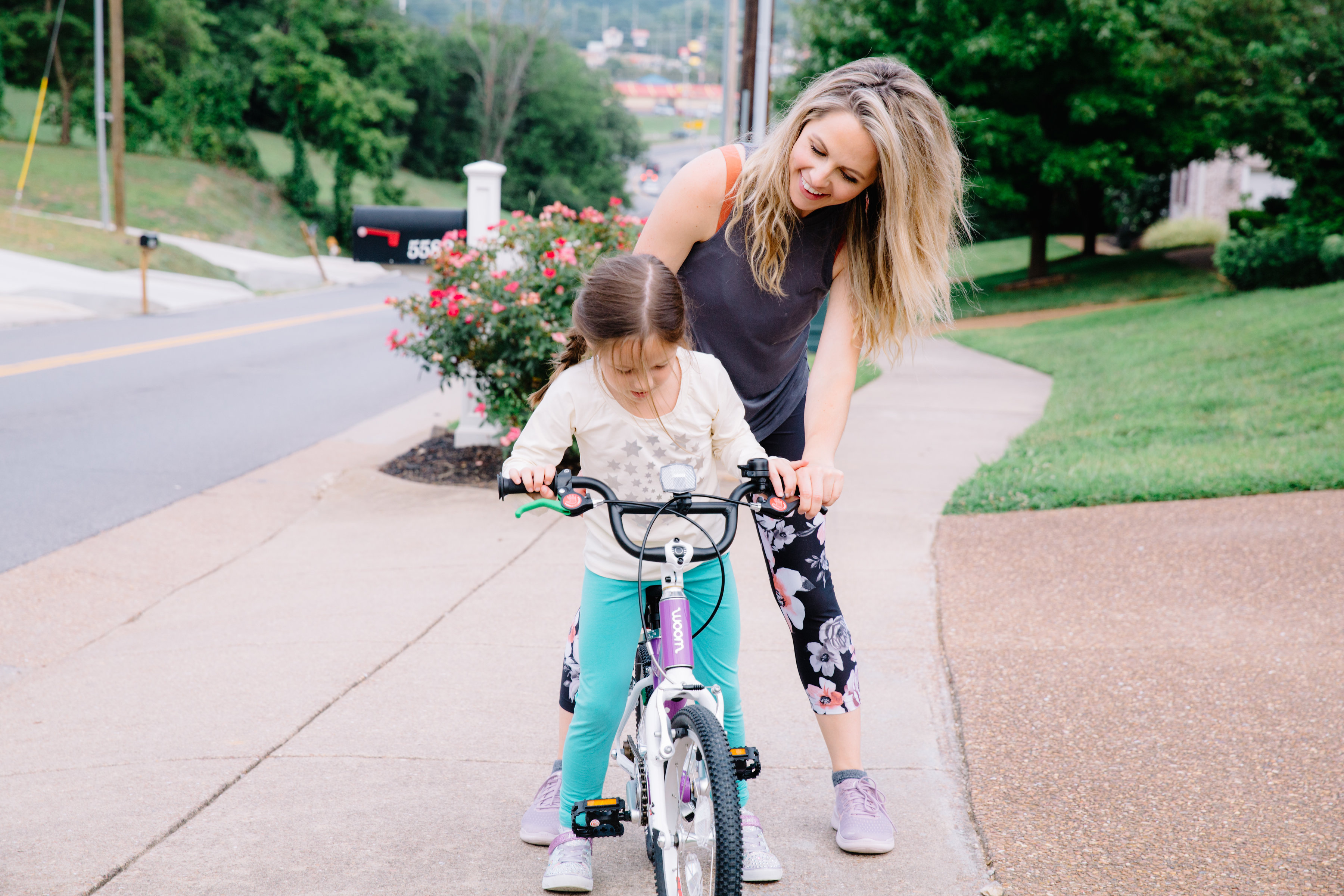 Fun Fall Activities With Your Kids || Why Fall Is The BEST - Nashville Wifestyles; When that Tennessee heat calms down and it doesn’t feel miserable to be outside. Fall leaves make me nostalgic of my own childhood as I watch my own kids experience the smells and life in fall. Leaves on the ground, making s’mores by the fire with your parents, going to the pumpkin patch, playing outside until dusk riding bikes. Fall was everything when I was little! I have SO many fond memories of camping and outdoor play. Click to learn how to make memories in the fall with kids.