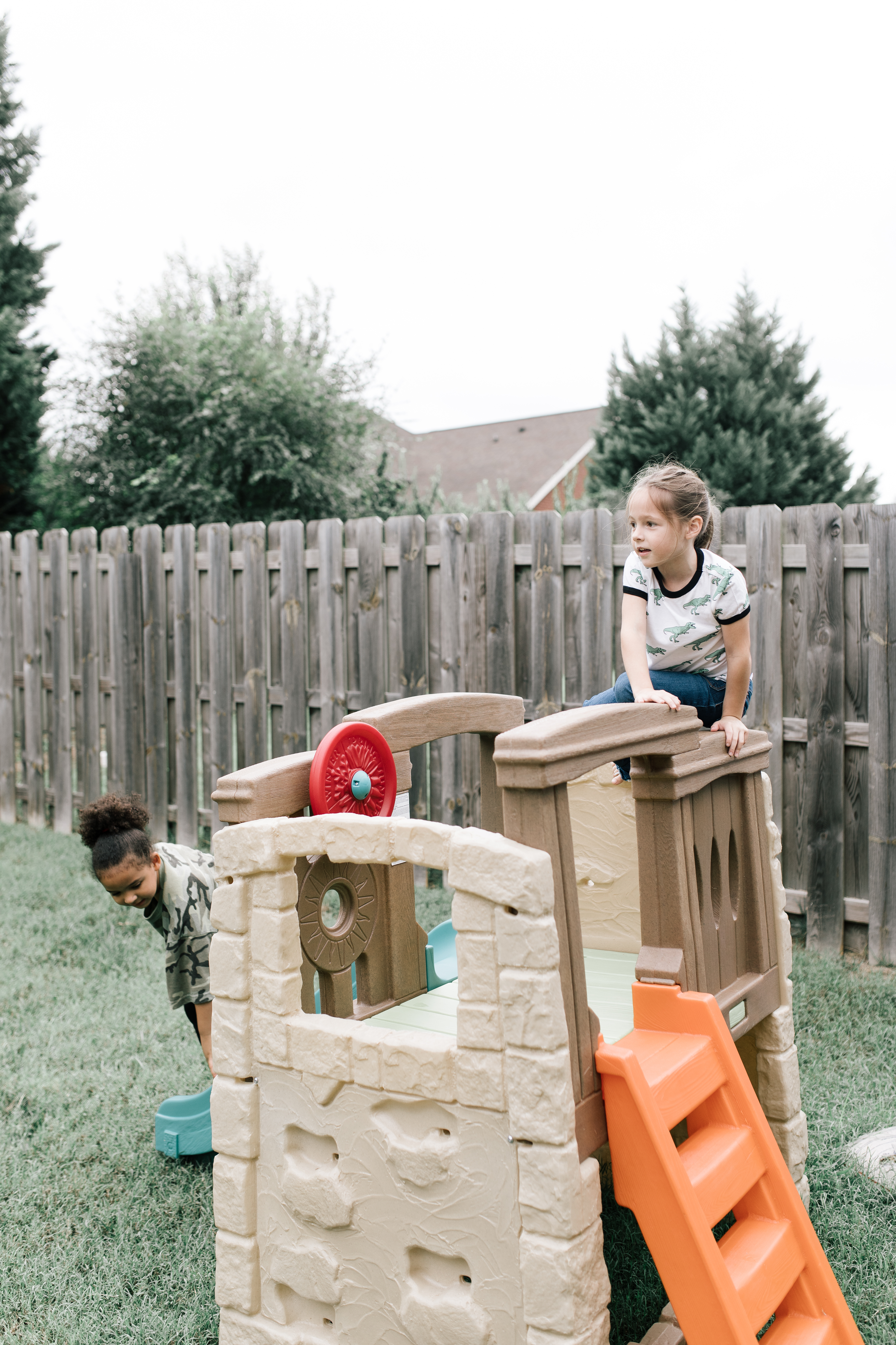 Fun Fall Activities With Your Kids || Why Fall Is The BEST - Nashville Wifestyles; When that Tennessee heat calms down and it doesn’t feel miserable to be outside. Fall leaves make me nostalgic of my own childhood as I watch my own kids experience the smells and life in fall. Leaves on the ground, making s’mores by the fire with your parents, going to the pumpkin patch, playing outside until dusk riding bikes. Fall was everything when I was little! I have SO many fond memories of camping and outdoor play. Click to learn how to make memories in the fall with kids.