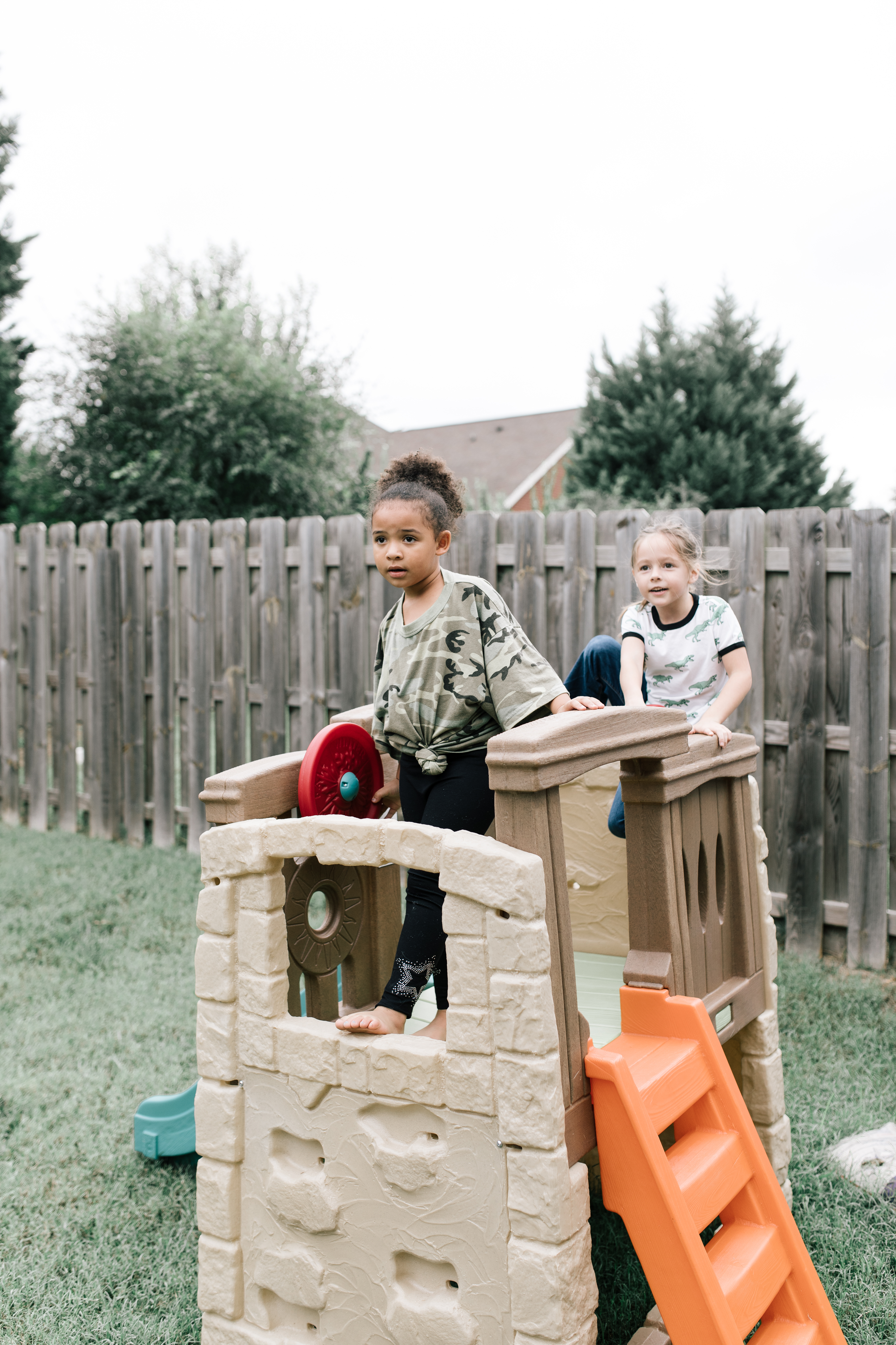 Fun Fall Activities With Your Kids || Why Fall Is The BEST - Nashville Wifestyles; When that Tennessee heat calms down and it doesn’t feel miserable to be outside. Fall leaves make me nostalgic of my own childhood as I watch my own kids experience the smells and life in fall. Leaves on the ground, making s’mores by the fire with your parents, going to the pumpkin patch, playing outside until dusk riding bikes. Fall was everything when I was little! I have SO many fond memories of camping and outdoor play. Click to learn how to make memories in the fall with kids.