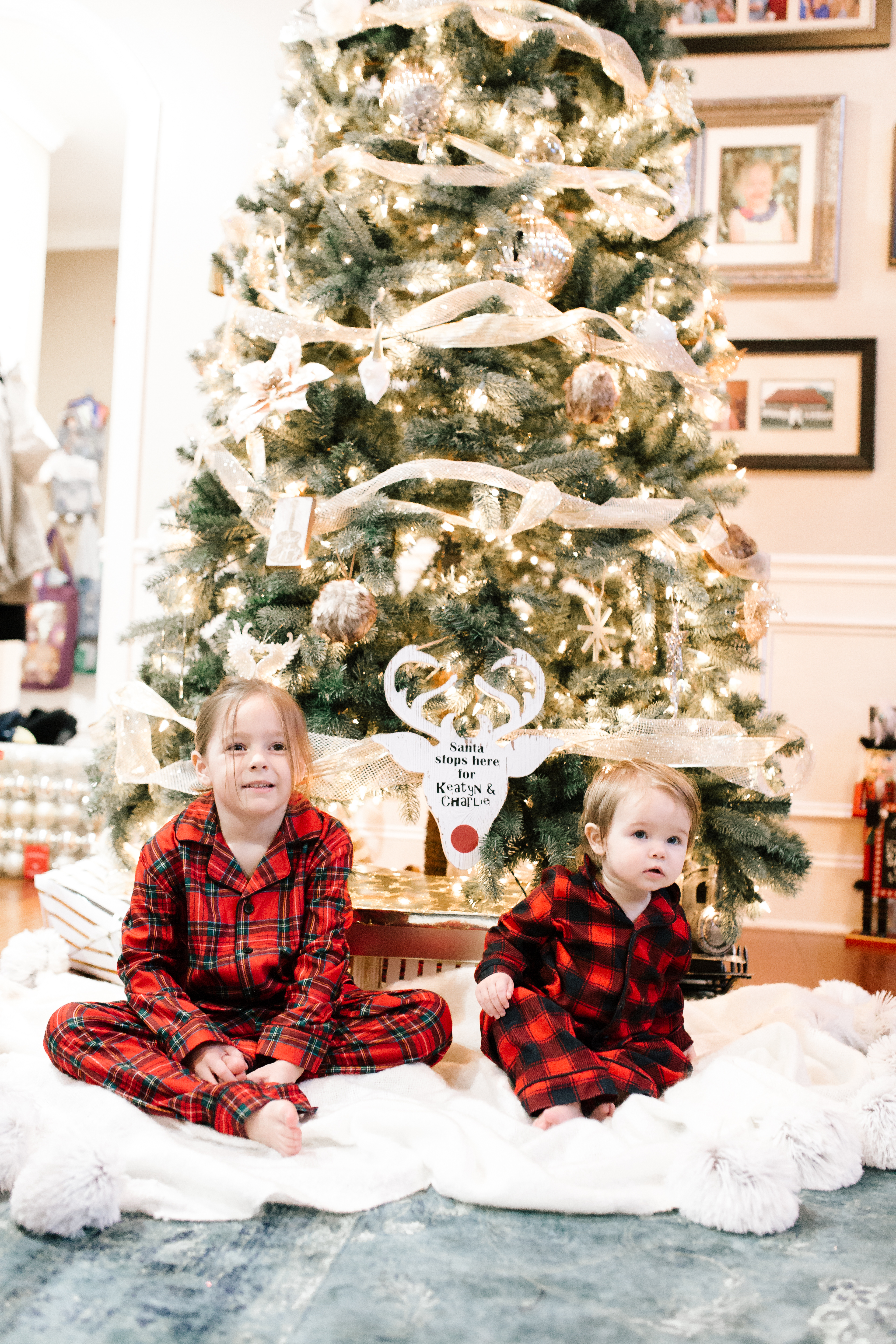 Mom Life | Shopping | The Best Holiday Gift Ideas for Everyone on your List featured by top Nashville lifestyle blog Nashville Wifestyles. The Best Holiday Gift Ideas for Everyone on your List- Nashville Wifestyles; Christmas is just a week away, I haven’t finished shopping. Have you? The best part is that most major places like Target, Nordstrom, Walmart etc. you can order online and get two day shipping or you can pick up in store if it’s in stock to save yourself the trouble of trying to find it while there. There is still time my friends. I scoured through the different retailers and picked my favorites from each place for the kids any woman or man in your life. Click to keep reading!
