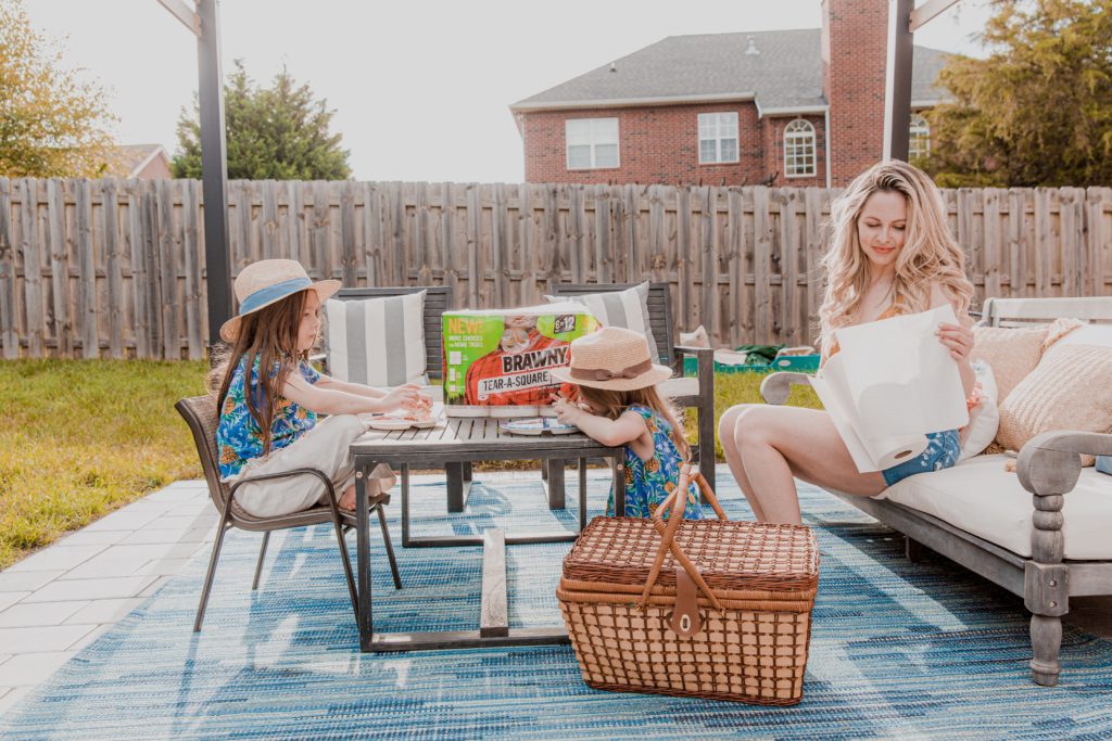 Family Picnic Essentials featured by top US lifestyle blog, Nashville Wifestyles