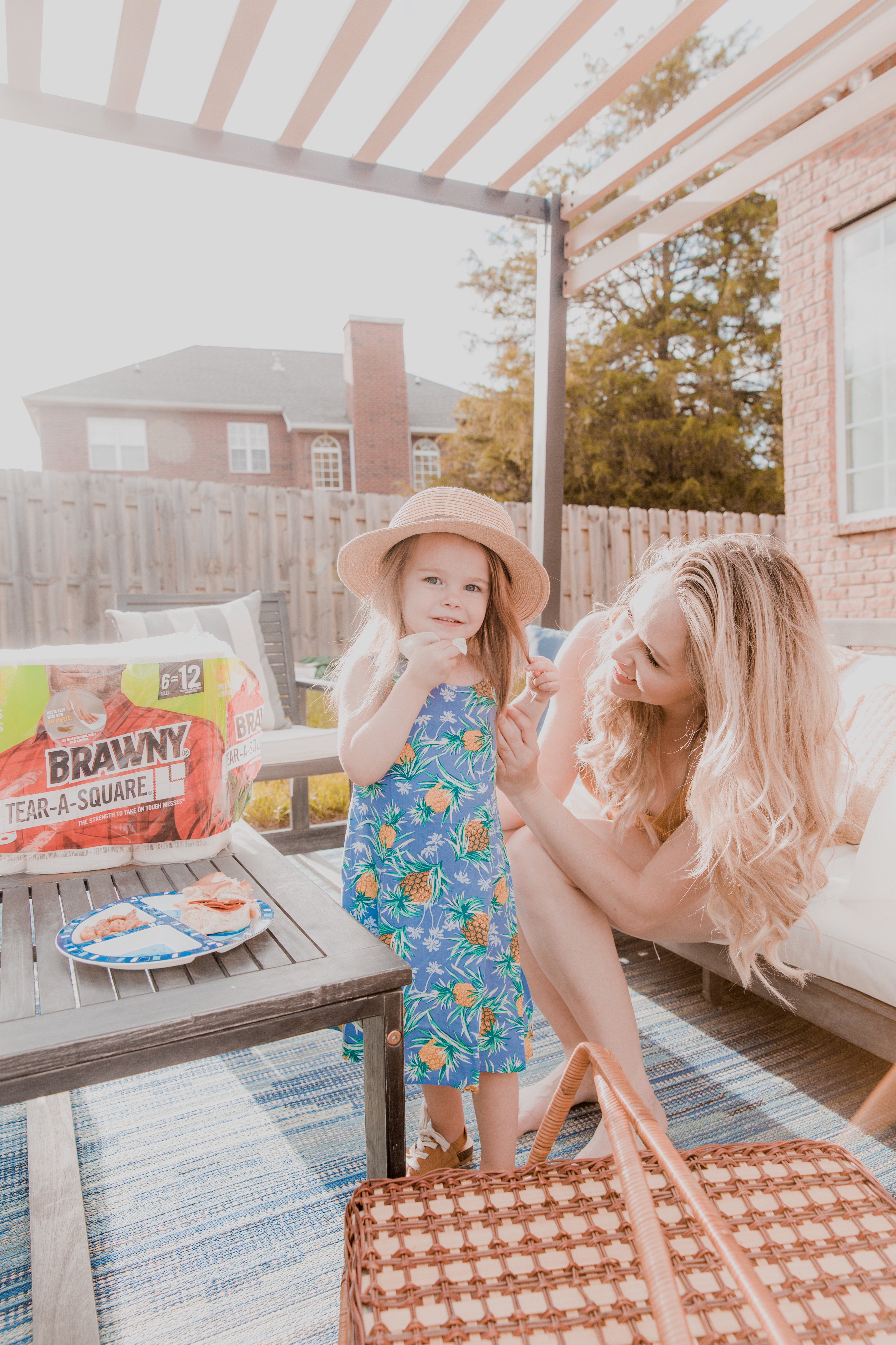👒My kids would live outside if I let them. I try to let them eat outside at least a couple times a week and they are always begging me for picnics outside or at the park. Summer is picnic season and it’s always a fun memory for them and for me. Being outside is beneficial for your children. What do you need when it comes to preparing for a picnic outside with little ones? Pack a picnic basket or even their lunch pails from school. Click to keep reading! #picnic | Family Picnic Essentials featured by top US lifestyle blog, Nashville Wifestyles