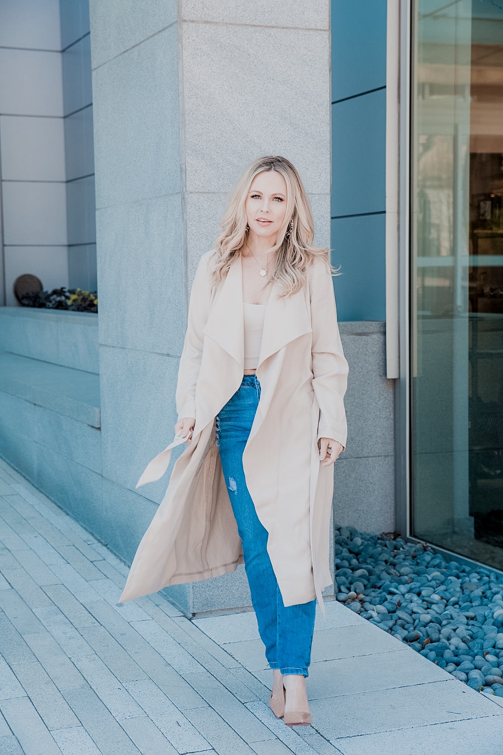 Most flattering mom jeans roundup featured by top US fashion blog, Nashville Wifestyles.