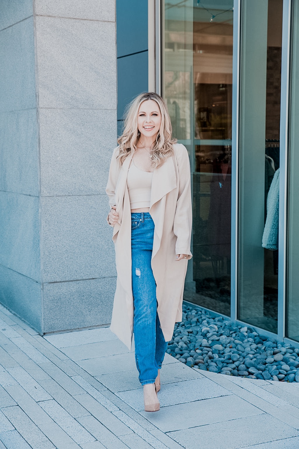 Most flattering mom jeans roundup featured by top US fashion blog, Nashville Wifestyles.