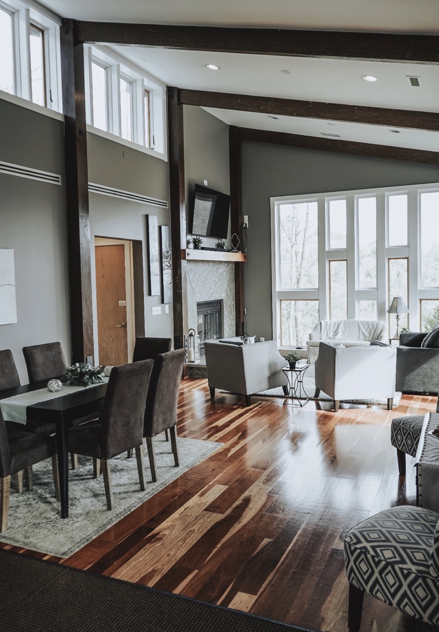 Airbnb getaway by popular Nashville travel blog, Nashville Wifestyles: image of The Treehouse of Center Hill Lake.
